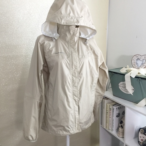 quechua pocket raincoat